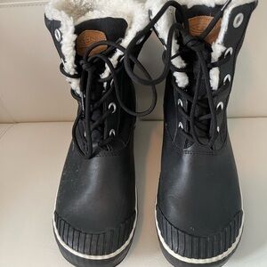 Keen women’s waterproof winter boots.